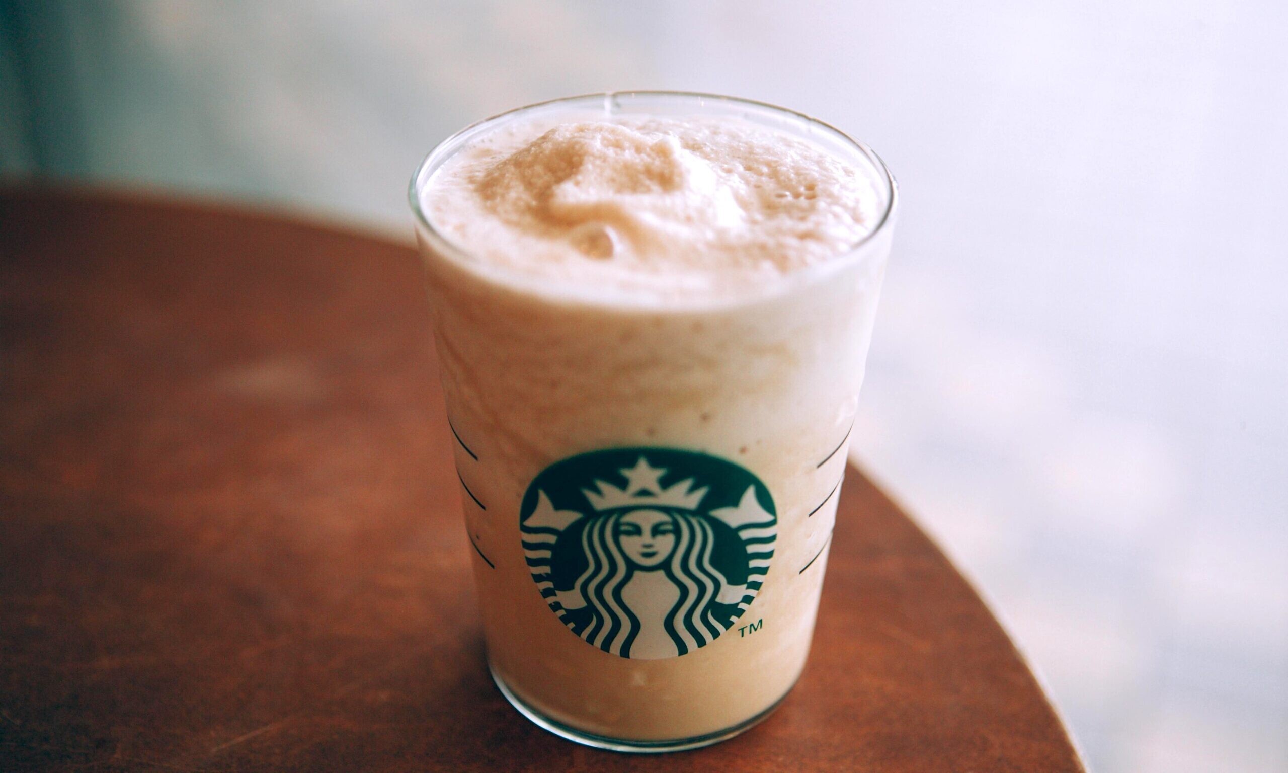 編輯實測｜這5個網路流傳的星巴克「花式客製」點法，真的好喝嗎？ - 愛料理生活誌